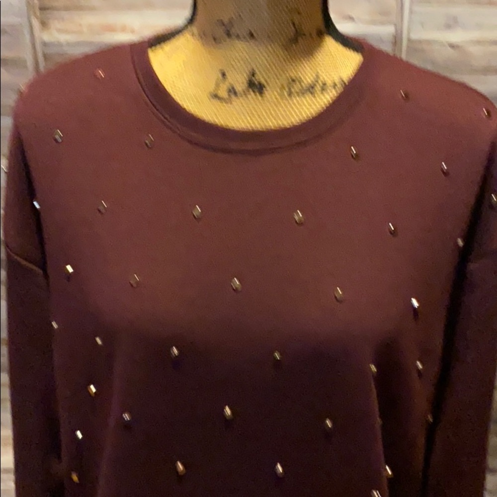 InTu Sweatshirt. R134 - Picture 2 of 5